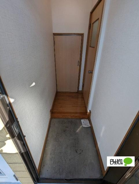 釧路市芦野２丁目のアパートの玄関