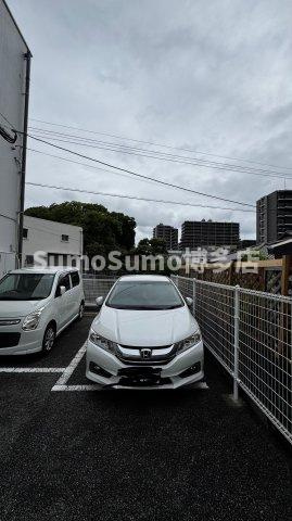 HOビルの駐車場