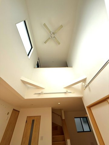 大津市錦織1丁目　中古戸建の内装|二階の廊下から眺める事ができます◎