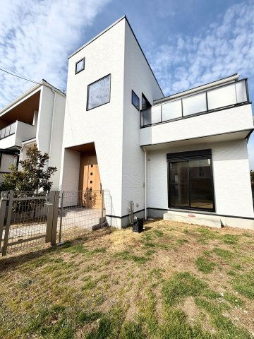 大津市錦織1丁目　中古戸建の外観|外観は白を基調としたシンプルなデザイン