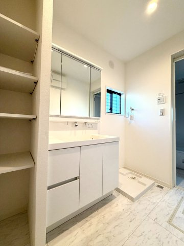 大津市錦織1丁目　中古戸建の洗面所|洗面は独立洗面台