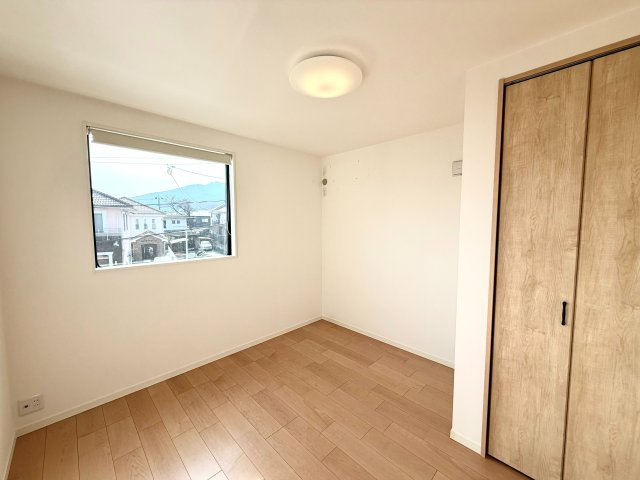 大津市錦織1丁目　中古戸建の洋室|5.6帖の洋室