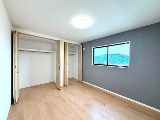 大津市錦織1丁目　中古戸建の洋室|収納スペースはたっぷり