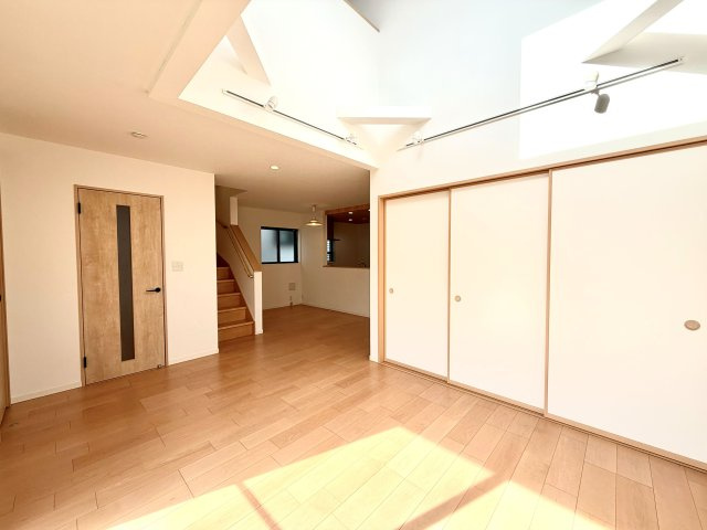 大津市錦織1丁目　中古戸建の居間・リビング|床暖房設備付き