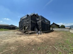 つくば市栗原　中古戸建の駐車場|【リフォーム中6/21更新】附属建物解体して駐車場になりました。植栽伐採いたします。