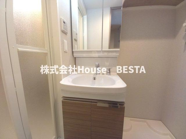 レジュールアッシュ神戸湊川公園の独立洗面台