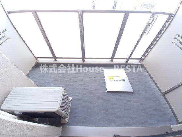 レジュールアッシュ神戸湊川公園のバルコニー