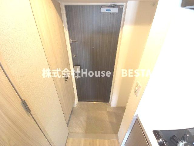 レジュールアッシュ神戸湊川公園の玄関