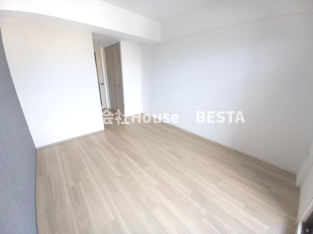 レジュールアッシュ神戸湊川公園の洋室