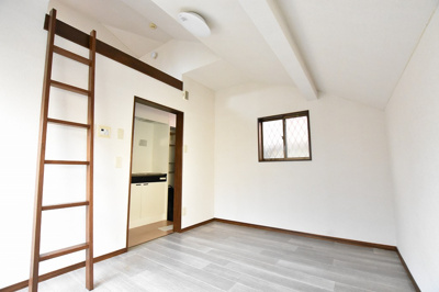 【洋室】 | クオーターキャビン | 約6帖