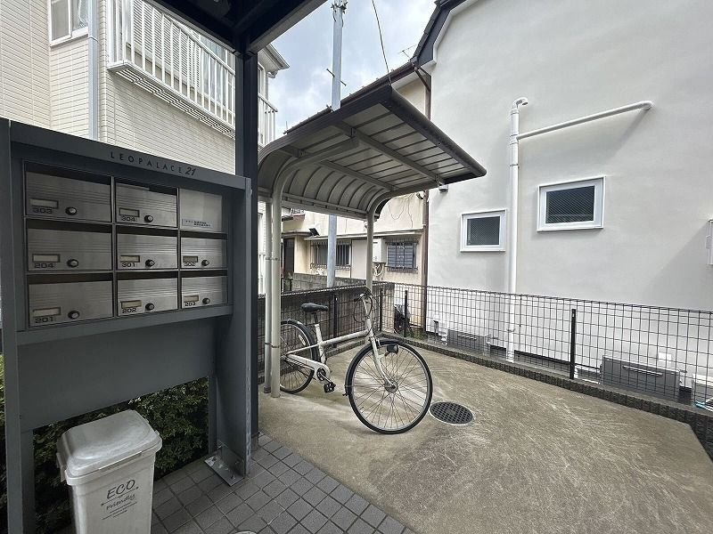 レオパレスパルフェタムール北沢の駐車場