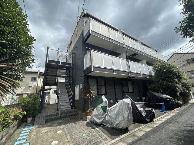 レオパレスパルフェタムール北沢の外観