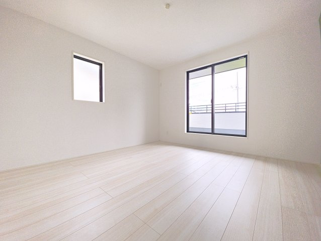新築戸建・新築建売　郡山市富田町字前川原　富田小・富田中の洋室|バルコニーに面しており大きな窓から日差しが入るので気持ちの良いプライベート空間です！