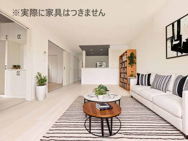 新築戸建・新築建売　郡山市富田町字前川原　富田小・富田中の居間・リビング|画像はバーチャルホームステージングの加工による演出で、実際の家具は付きません。