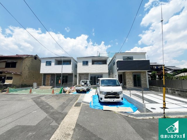 ★八幡市八幡園内　第2期　新築一戸建ての前面道路含む現地写真|周辺は落ち着いた街並みの住宅地！子育てがしやすい住環境です！まだ未完成ですが、現地でしかわからない事もございます。是非一度ご覧ください。