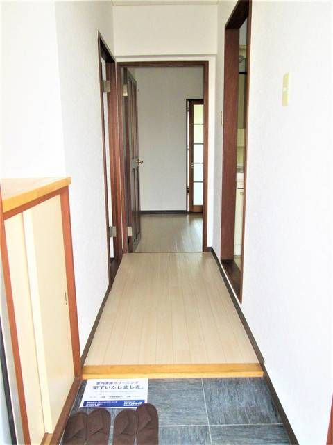 厚木市岡田３丁目の賃貸マンションの玄関
