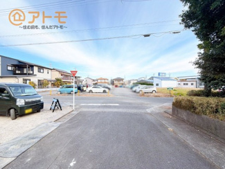 【前面道路含む現地写真】