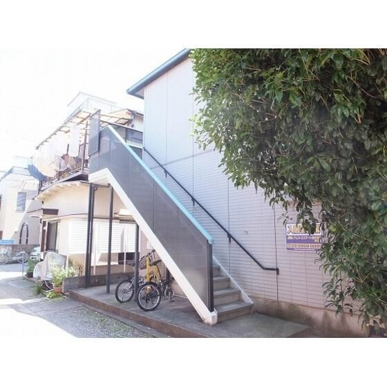 キャップス早稲田のエントランス