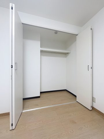 ハイツプルニエの収納|クローゼット完備しております