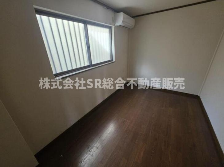 若江東町2丁目中古戸建の洋室|1F・洋室5帖。使い勝手のいい洋室です
