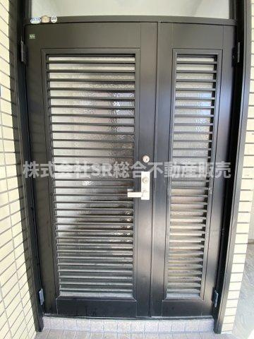 若江東町2丁目中古戸建の玄関|玄関ドアはダブルロックキーです。