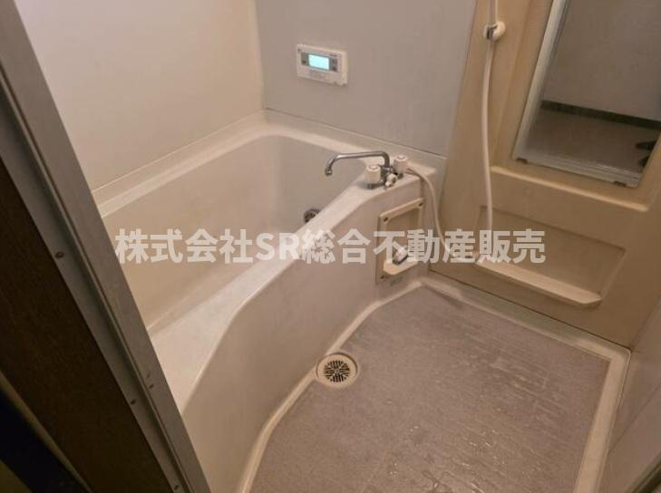 若江東町2丁目中古戸建の浴室|お風呂は追い焚き機能付きで経済的です♪