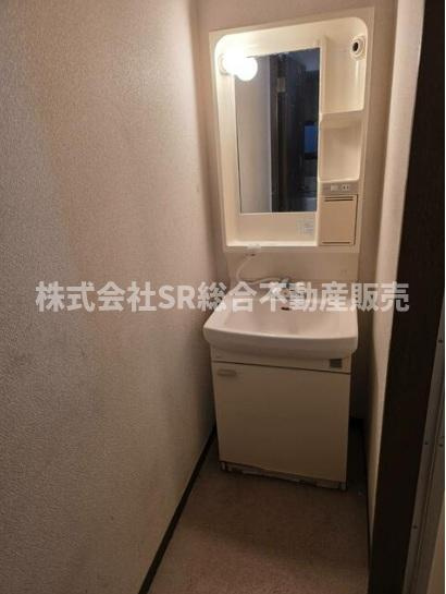 若江東町2丁目中古戸建の独立洗面台|温水シャワー付洗面化粧台があり朝の支度も楽々です☆