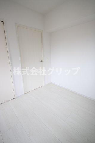 コンフォリア・リヴ関内の洋室