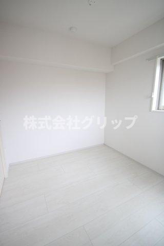 コンフォリア・リヴ関内の洋室