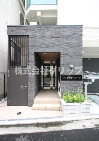 コンフォリア・リヴ関内のエントランス