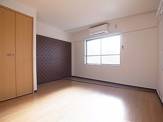 ヴィラ諏訪山の居間・リビング