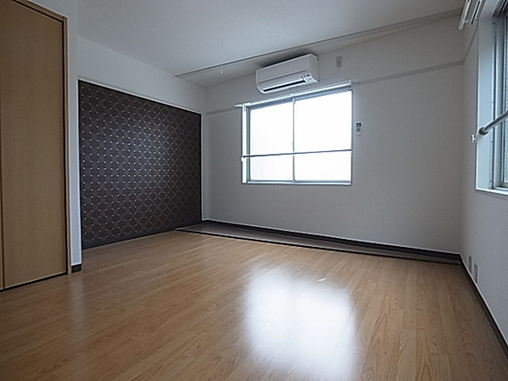 ヴィラ諏訪山の居間・リビング