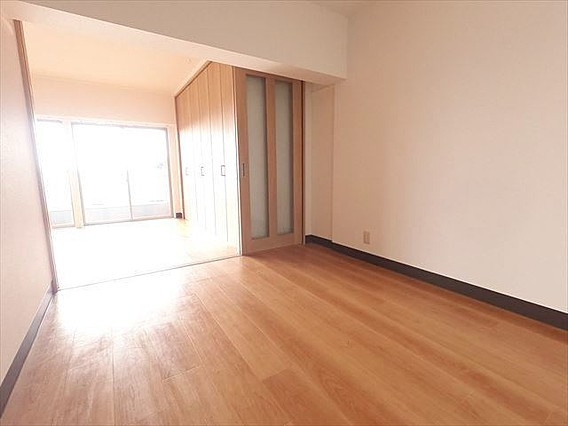 ビバリーヒルの洋室