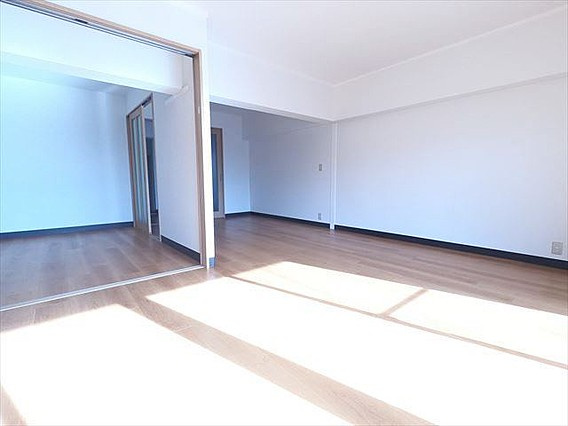 ビバリーヒルの居間・リビング