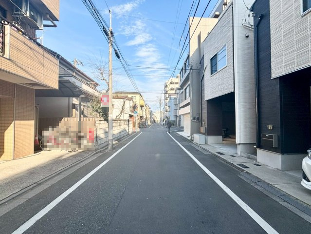 北区東十条5丁目　中古戸建の前面道路含む現地写真|子育てしやすい住環境！教育施設や商業施設も徒歩圏内に充実。

ご内見希望・資料請求などお気軽にお問い合わせ下さい！
03-5990-5201