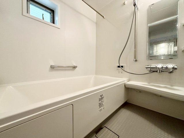 北区東十条5丁目　中古戸建の浴室|浴室乾燥機付きのため、雨の日の洗濯物干しやカビの予防にも役立ちます。

現地ご見学希望・資料請求などお気軽にお問い合わせ下さい！
03-5990-5201