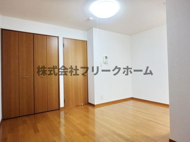 三鷹市下連雀４丁目のアパートの居間・リビング