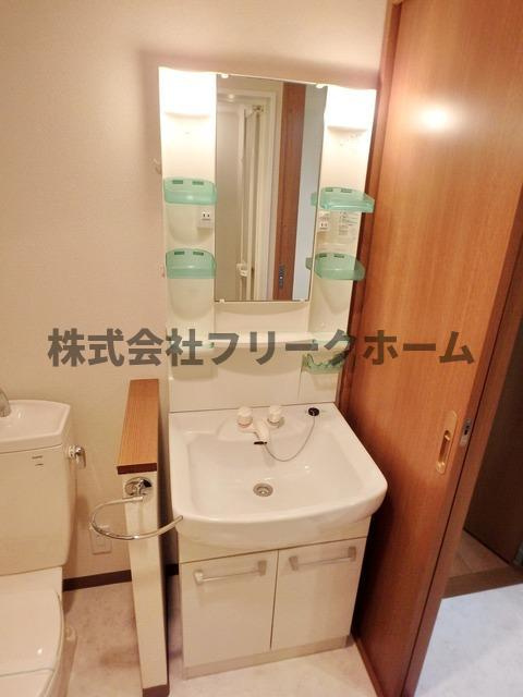 三鷹市下連雀４丁目のアパートの洗面所