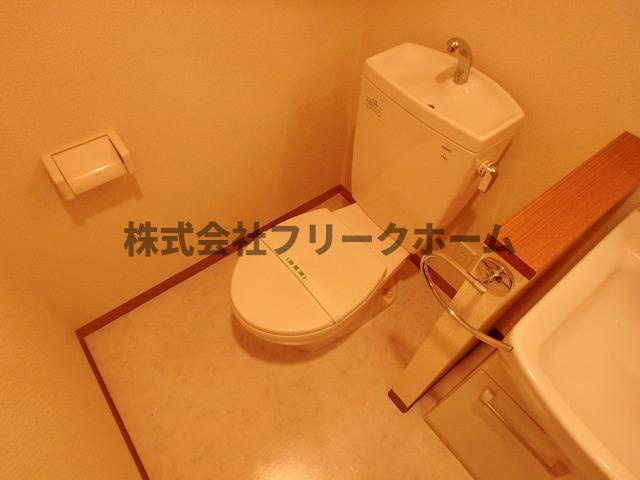 三鷹市下連雀４丁目のアパートのトイレ