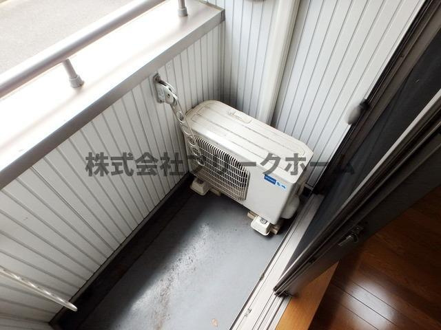 三鷹市下連雀４丁目のアパートのバルコニー