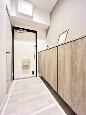 【玄関】 | シャトー西宮 | 収納もある玄関です