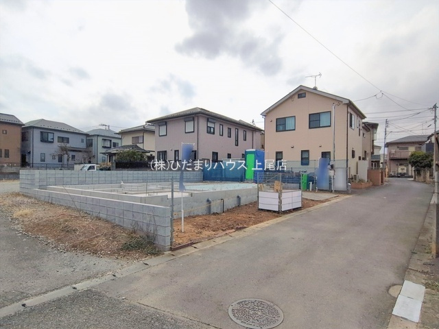 西区佐知川1期　新築戸建　FiT　01の前面道路含む現地写真