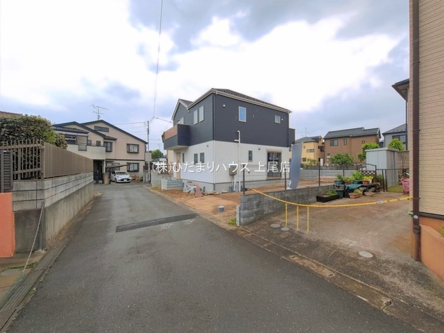 西区佐知川1期　新築戸建　FiT　01の前面道路含む現地写真