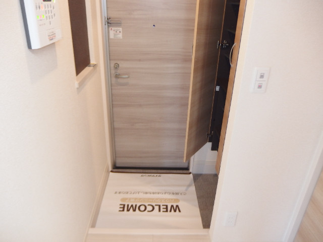 プライムヒル若松の玄関