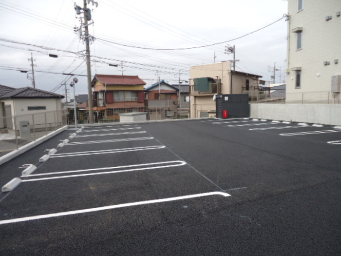 プライムヒル若松の駐車場