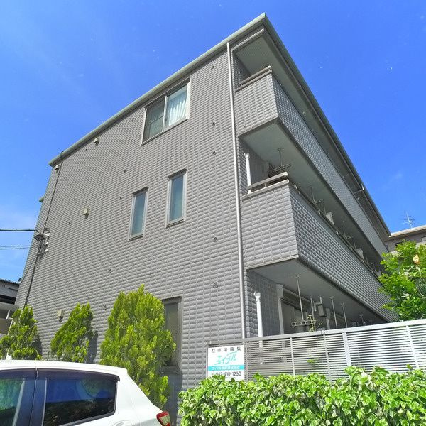 レッドコートの外観