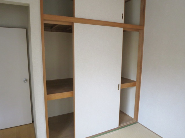 ウィーンハイツ　Ｂ棟の収納|押入れあります♪
