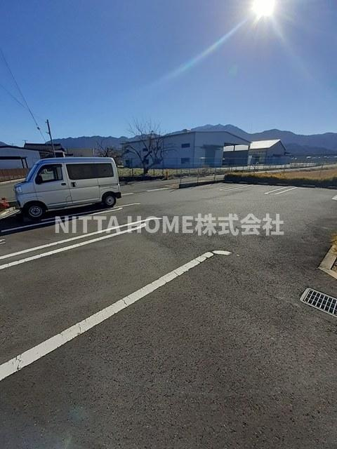 ラポール　Ｂの駐車場|敷地内に駐車場も完備◎