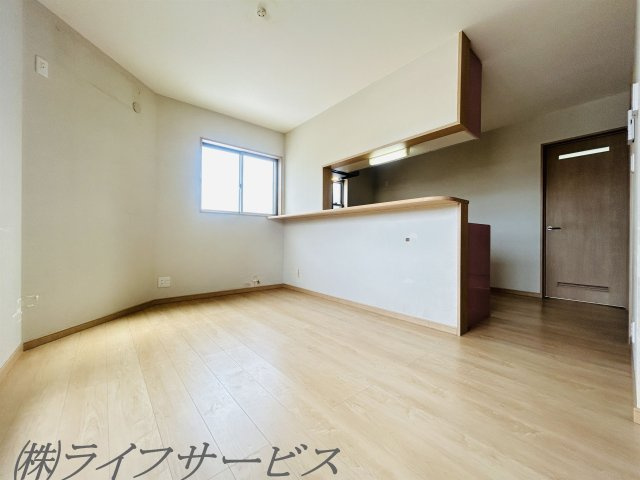 【居間・リビング】 | 田川３丁目中古戸建 | ２階リビングルーム