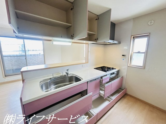 【キッチン】 | 田川３丁目中古戸建 | システムキッチン／収納充実しています！